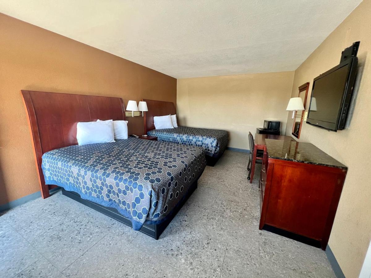 The Country Corner Inn Devine Экстерьер фото