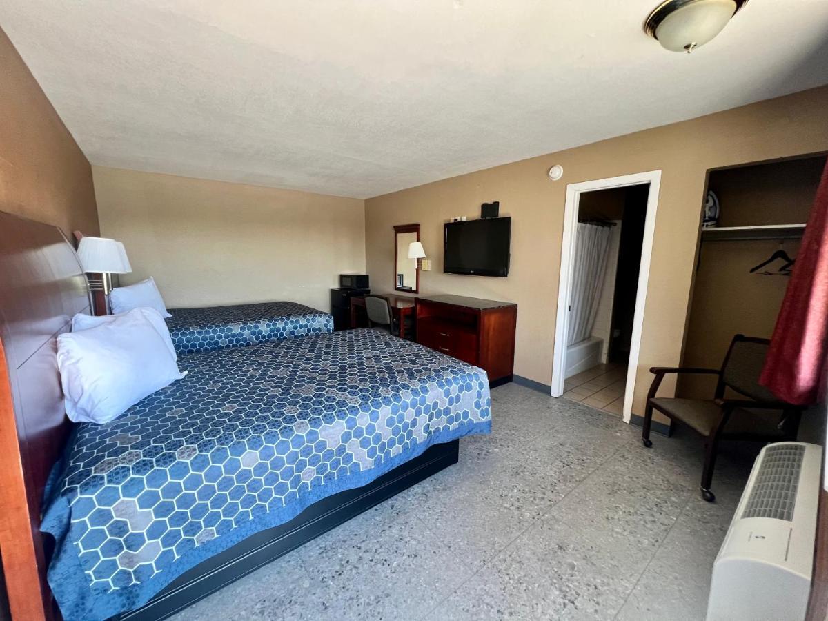 The Country Corner Inn Devine Экстерьер фото